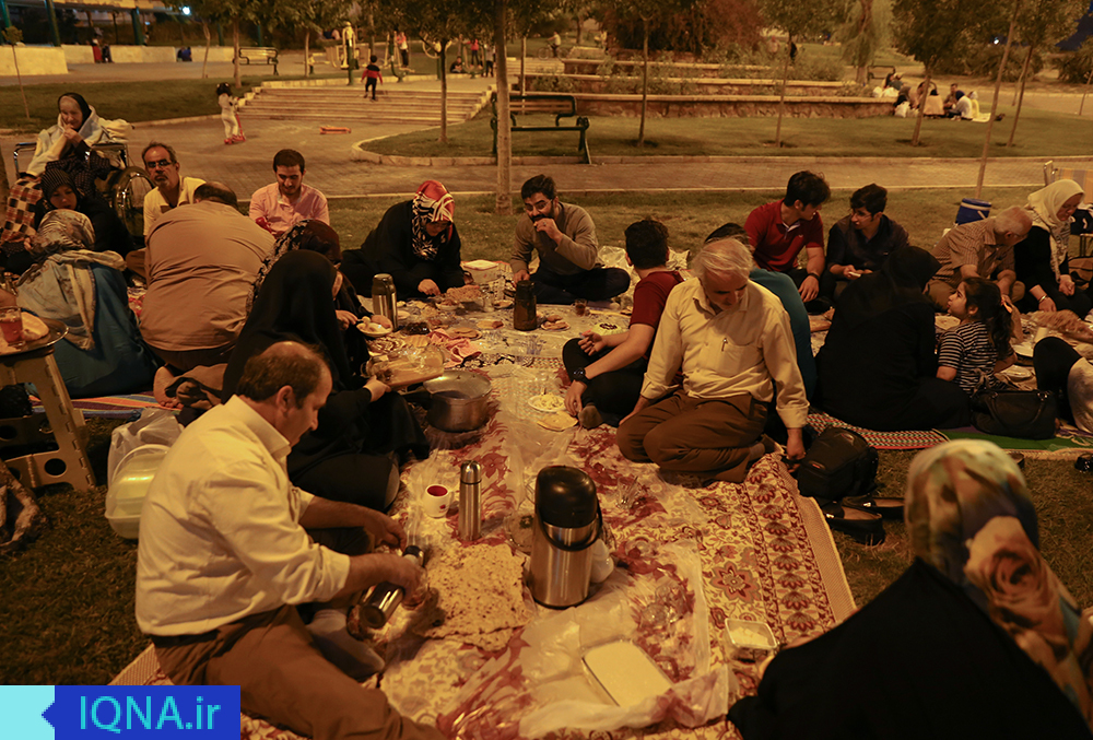 آخرین شب ماه رمضان در بوستان‌های شهر
