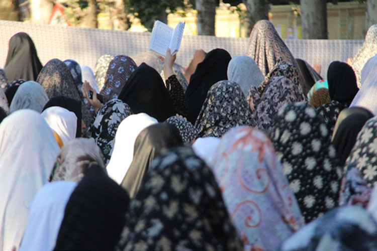 اقامه نماز عید فطر در مصلی‌های لرستان