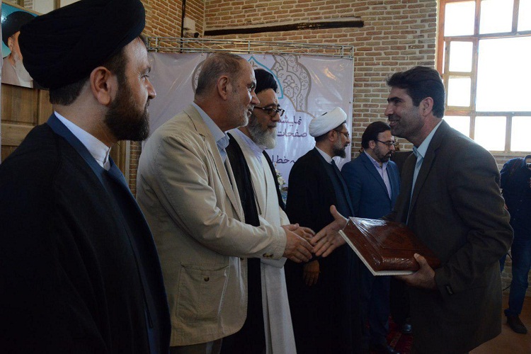 تقدیر از مدیرمسئول و سردبیر ایکنای آذربایجان‌شرقی در نمایشگاه قرآن تبریز