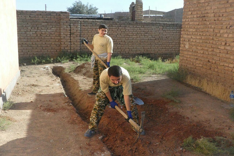 حضور جهادگران در بین اهالی روستای بورون