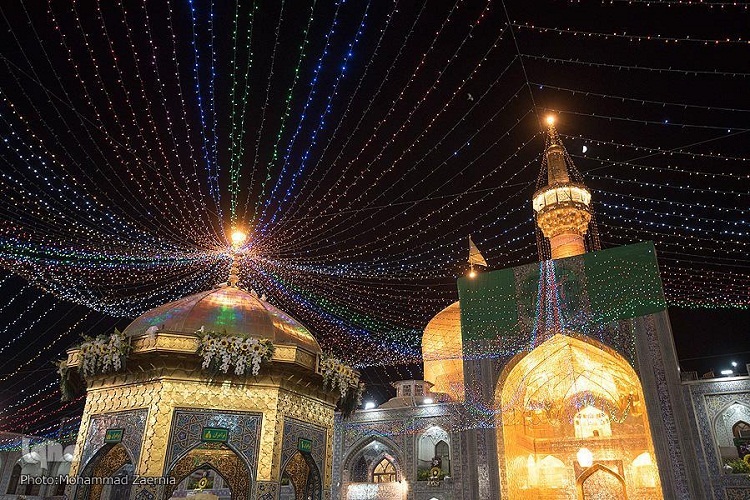 ////حریم درش قبله گاه سلاطین/ رضا شد لقب چون رضا بودش آئین