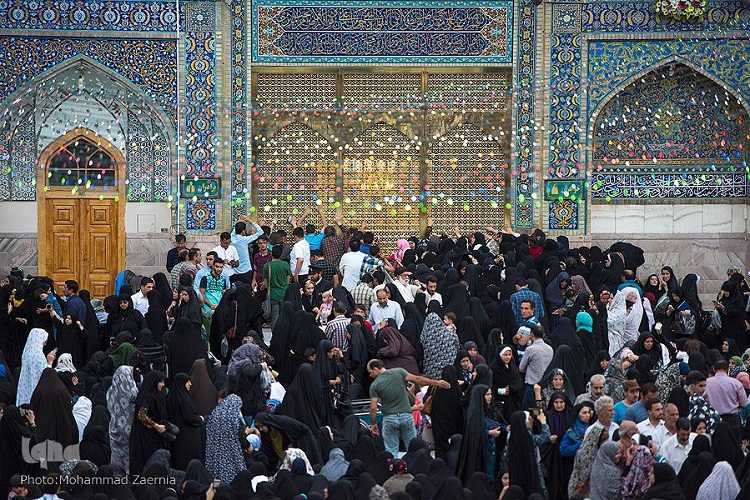 ////حریم درش قبله گاه سلاطین/ رضا شد لقب چون رضا بودش آئین