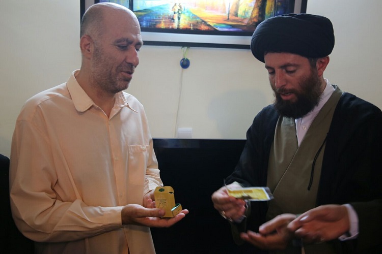 دلجویی سفیران ضامن آهو از جانبازی که هرگز نخوابیده است دلجویی سفیران ضامن آهو از جانبازی که هرگز نخوابیده است