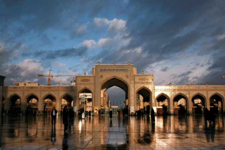 آیات قرآن؛ زینت‌بخش کتیبه‌های ایوان ساعت حرم رضوی