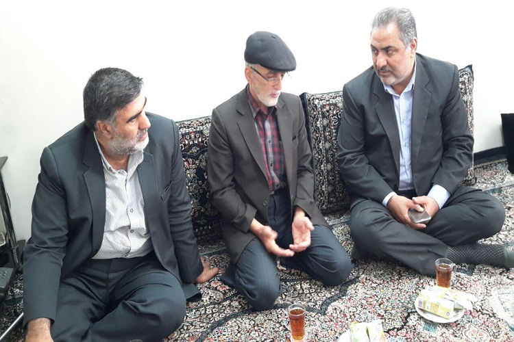 دیدار مشاور استاندار خراسان رضوی در امور ایثارگران با خانواده شهید حاجی‌حسنی‌کارگر