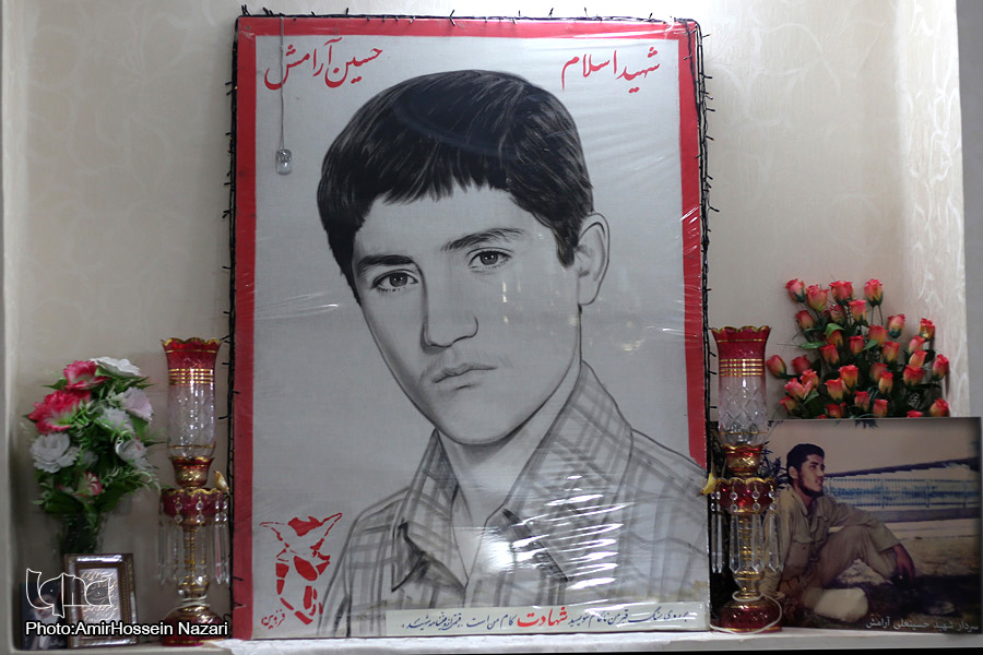 بیست و یک سال مجلس قرآن در منزل شهدا + عکس