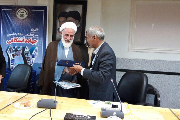 تصاویری از دیدار کارکنان جهاد دانشگاهی با امام جمعه زاهدان