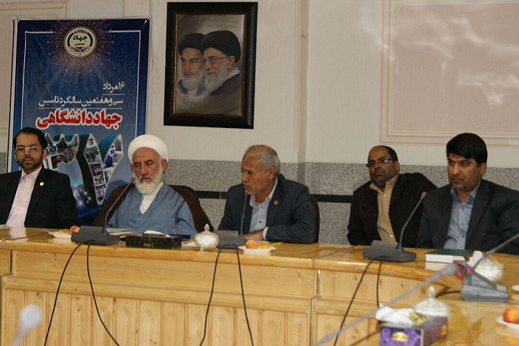 تصاویری از دیدار کارکنان جهاد دانشگاهی با امام جمعه زاهدان