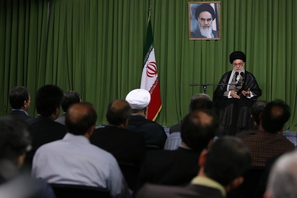بازخوانی بیانات رهبری در دیدار با جهادگران/ مبارزه هدفمند در مسیر آرمان‌ها