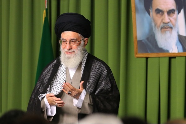بازخوانی بیانات رهبری در دیدار با جهادگران/ مبارزه هدفمند در مسیر آرمان‌ها