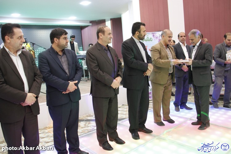 تجلیل از خبرنگاران چهارمحال و بختیاری/گزارش تصویری