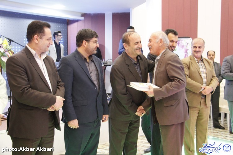 تجلیل از خبرنگاران چهارمحال و بختیاری/گزارش تصویری