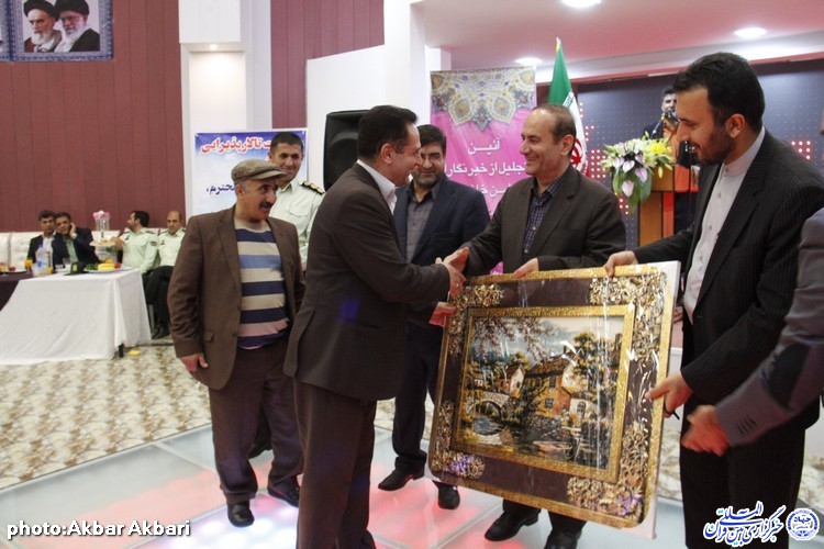 تجلیل از خبرنگاران چهارمحال و بختیاری/گزارش تصویری