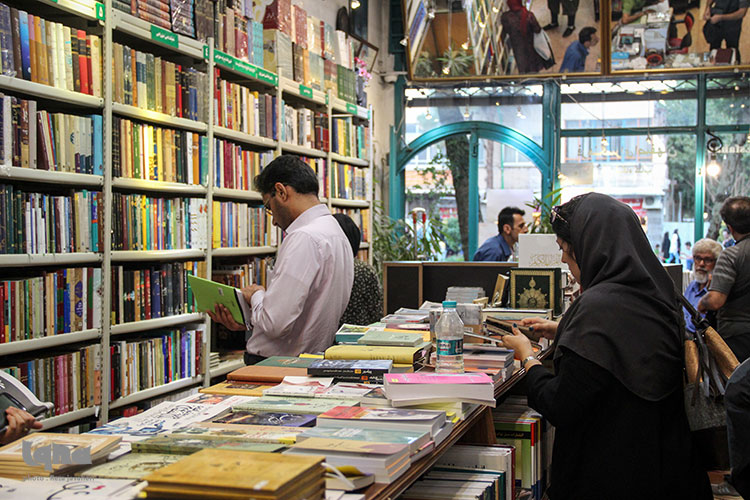 استقبال مردم اصفهان از طرح کتاب خوانی ایران میخواند.