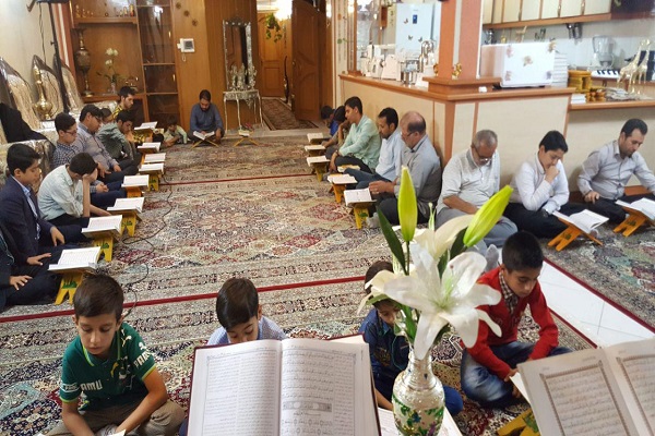 تلاوت قاریان ممتاز در جلسه مرکزی دارالقرآن و عترت علی‌بن موسی‌الرضا(ع)
