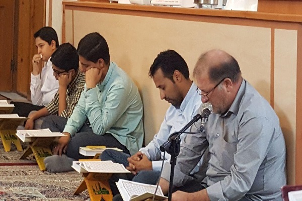 تلاوت قاریان ممتاز در جلسه مرکزی دارالقرآن و عترت علی‌بن موسی‌الرضا(ع)
