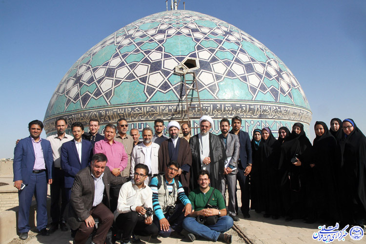 حضور خبرنگاران در مراسم غبارروبی امامزاده جعفر (ع) یزد