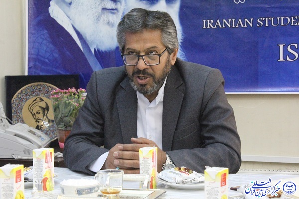 نشست صمیمی اساتید قرآن همدان در دفتر ایکنا