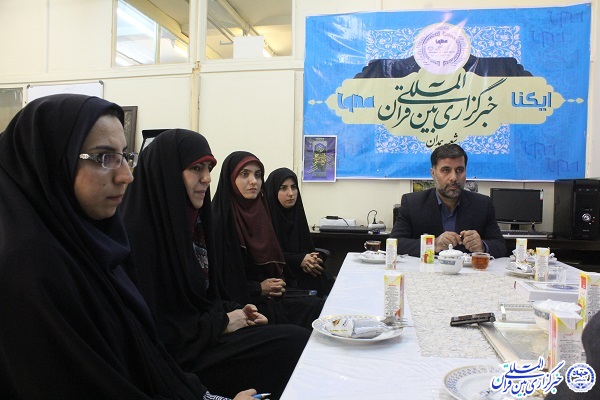 نشست صمیمی اساتید قرآن همدان در دفتر ایکنا