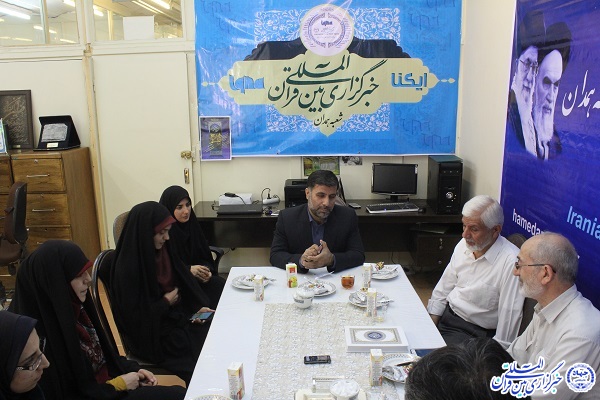 نشست صمیمی اساتید قرآن همدان در دفتر ایکنا