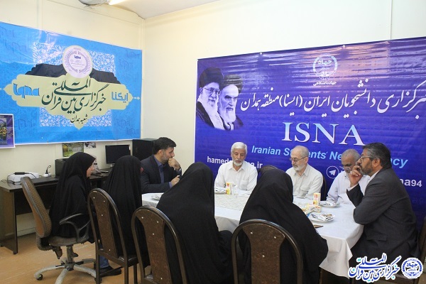 نشست صمیمی اساتید قرآن همدان در دفتر ایکنا