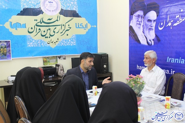 نشست صمیمی اساتید قرآن همدان در دفتر ایکنا
