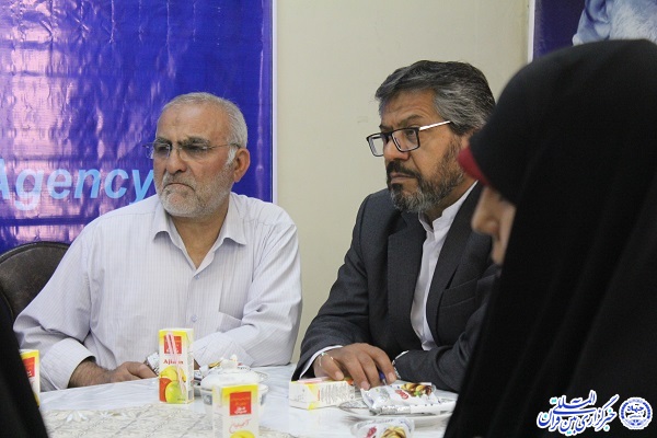 نشست صمیمی اساتید قرآن همدان در دفتر ایکنا