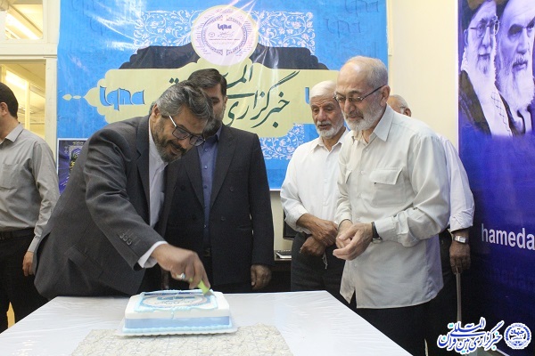 نشست صمیمی اساتید قرآن همدان در دفتر ایکنا