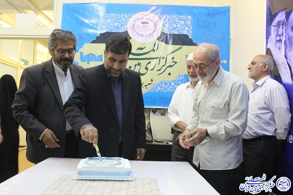 نشست صمیمی اساتید قرآن همدان در دفتر ایکنا