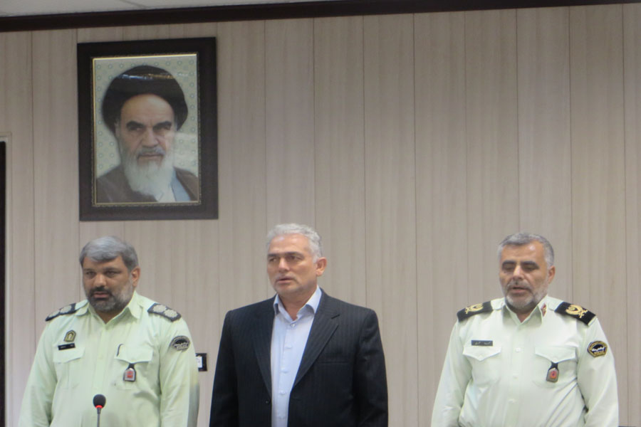 تجلیل نیروی انتظامی لرستان از خانواده شهید صارمی تجلیل نیروی انتظامی لرستان از خانواده شهید صارمی