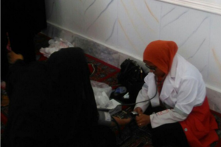 ویزیت رایگان کاروان سلامت از نیازمندان و محرومان روستای ریگان