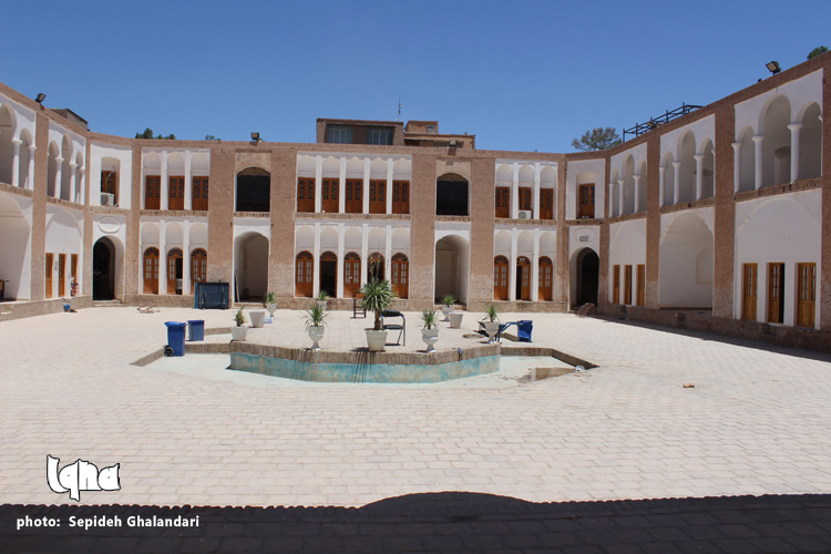مدرسه شوکتیه بیرجند در قاب تصویر