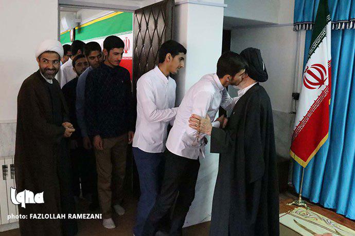 دیدار نماینده ولی‌فقیه در خراسان‌جنوبی با طلاب جدیدالورود مدرسه علمیه امام حسن(ع) بیرجند