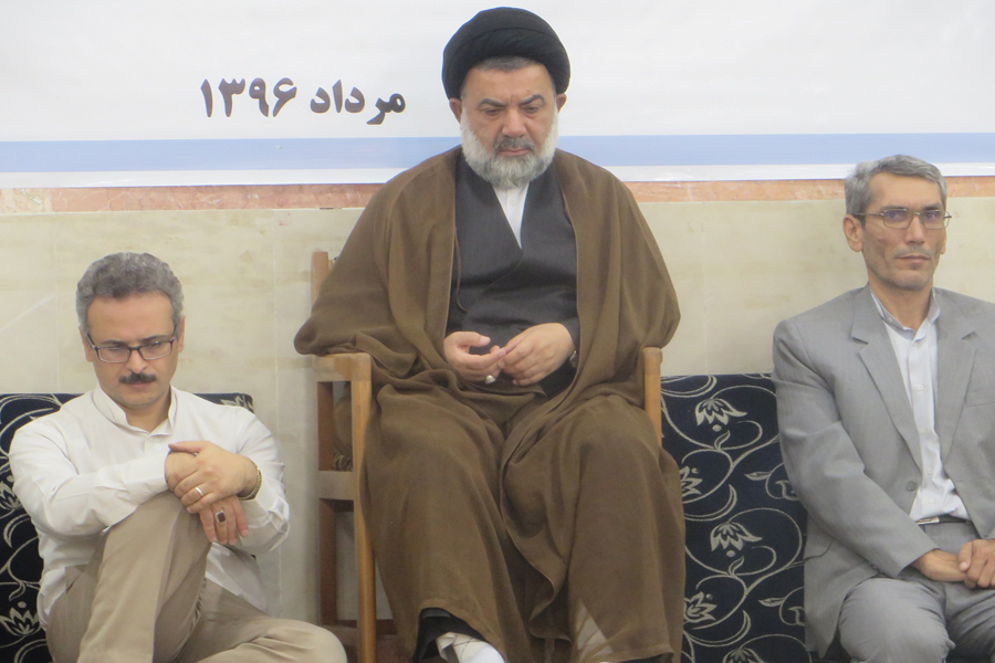 دیدار اعضای جهاددانشگاهی لرستان با آیت‌الله میرعمادی