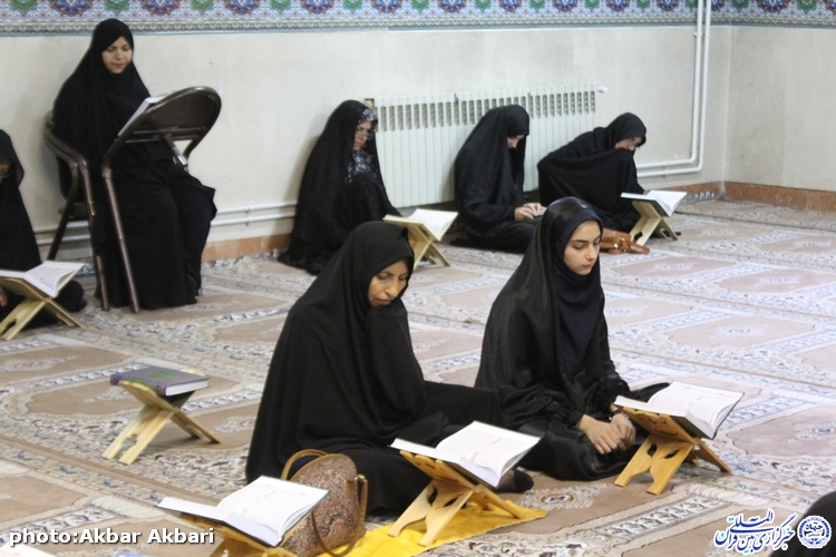 پنجمین محفل انس «بهره‌هایی از کلام وحی» در شهرکرد/گزارش تصویری