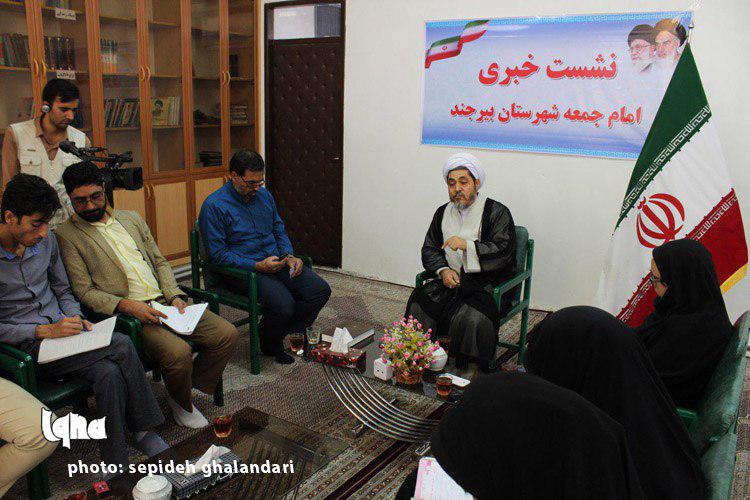 نشست خبری اصحاب رسانه با امام جمعه بیرجند نشست خبری اصحاب رسانه با امام جمعه بیرجند
