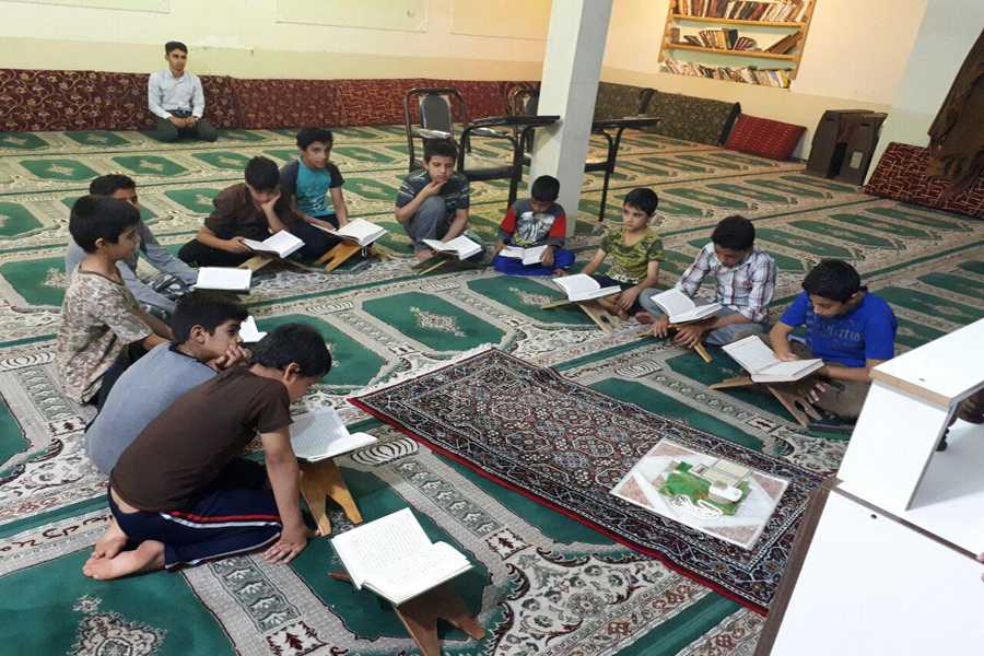گزارش تصویری آموزش قرآن در مناطق محروم خرم‌آباد