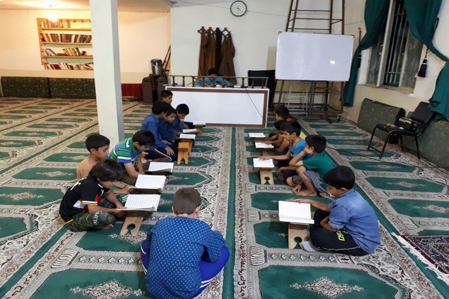 گزارش تصویری آموزش قرآن در مناطق محروم خرم‌آباد