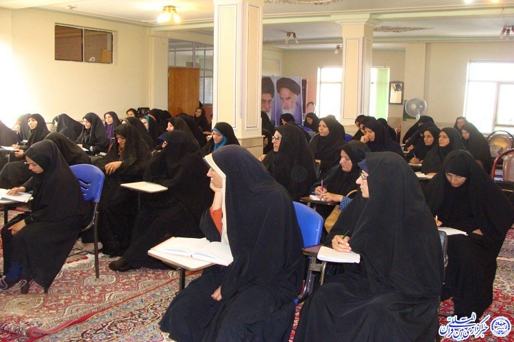 اولین دوره آموزشی سبک زندگی قرآنی در بروجن+ گزارش تصویری