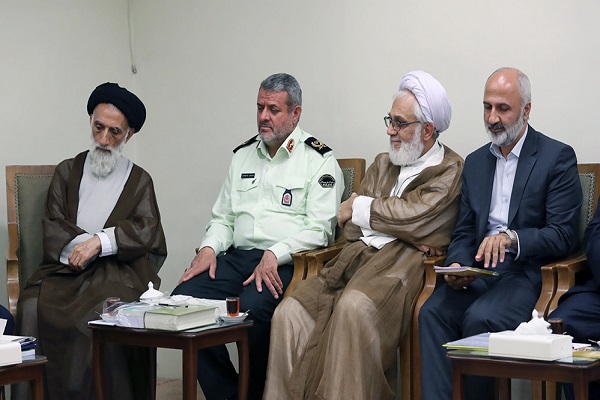 دیدار جمعی از مسئولان و فعالان فرهنگی استان‌ همدان با رهبر معظم انقلاب
