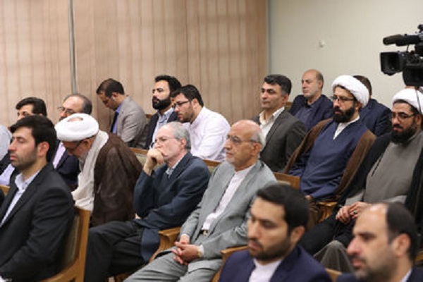 دیدار جمعی از مسئولان و فعالان فرهنگی استان‌ همدان با رهبر معظم انقلاب