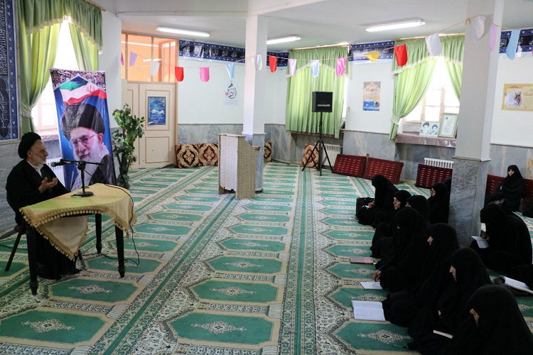 حضور نماینده ولی‌فقیه در خراسان‌‌جنوبی در جمع طلاب خواهر مدرسه حضرت نرجس(س) بیرجند