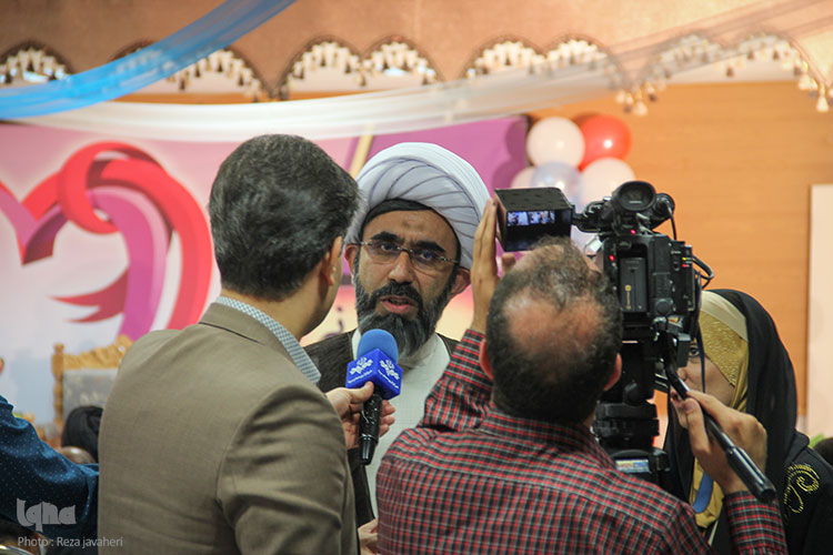 پیوند صد زوج ناشنوا در مقبره علامه مجلسی