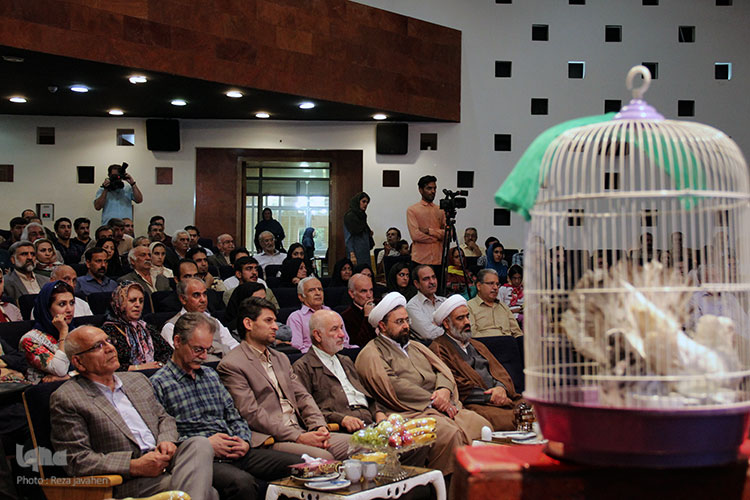 افتتاحیه نمایشگاه و تجلیل از برگزیدگان نمایشگاه صنایع دستی رضوی در اصفهان برگزار شد.
