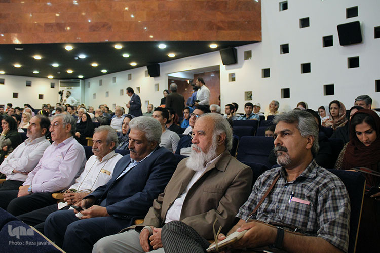 افتتاحیه نمایشگاه و تجلیل از برگزیدگان نمایشگاه صنایع دستی رضوی در اصفهان برگزار شد.