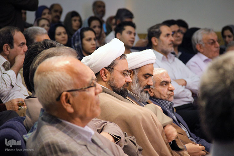 افتتاحیه نمایشگاه و تجلیل از برگزیدگان نمایشگاه صنایع دستی رضوی در اصفهان برگزار شد.