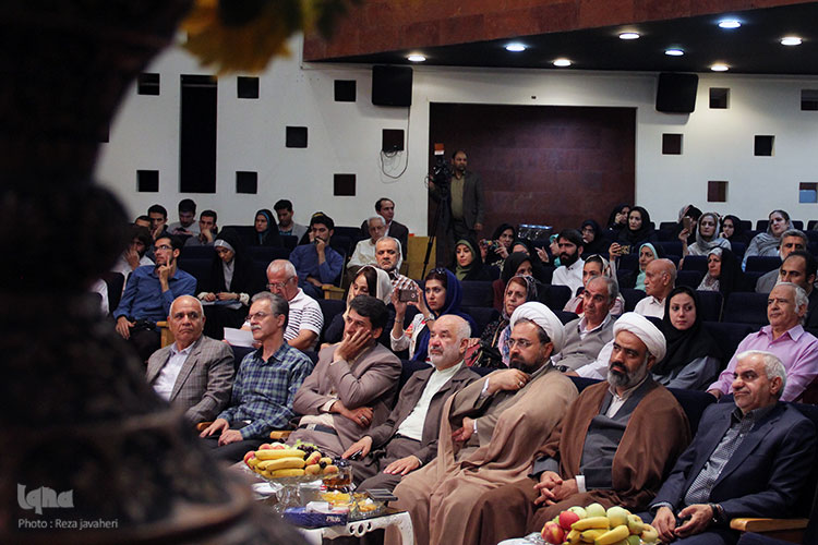 افتتاحیه نمایشگاه و تجلیل از برگزیدگان نمایشگاه صنایع دستی رضوی در اصفهان برگزار شد.