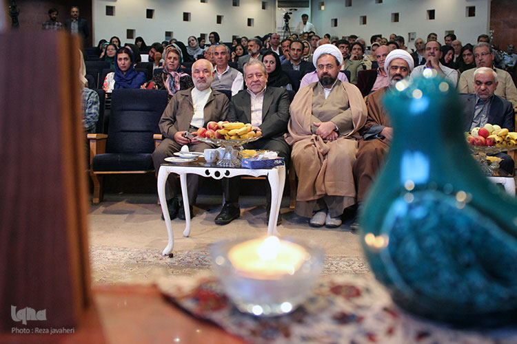 افتتاحیه نمایشگاه و تجلیل از برگزیدگان نمایشگاه صنایع دستی رضوی در اصفهان برگزار شد.