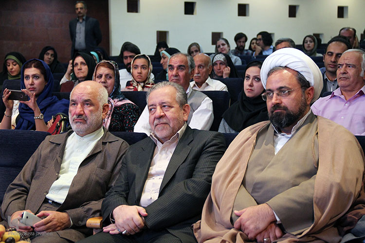 افتتاحیه نمایشگاه و تجلیل از برگزیدگان نمایشگاه صنایع دستی رضوی در اصفهان برگزار شد.
