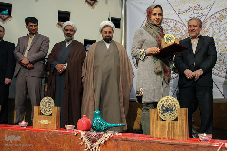 افتتاحیه نمایشگاه و تجلیل از برگزیدگان نمایشگاه صنایع دستی رضوی در اصفهان برگزار شد.